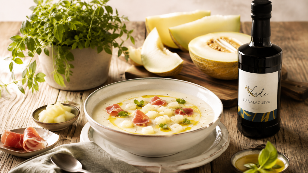 Gazpacho de melón con hierbabuena y aceite de oliva virgen extra